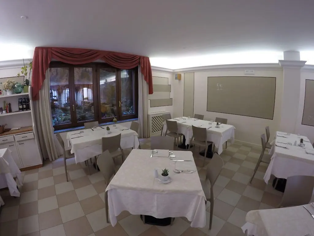 Hotel Ristorante Centrale Vestone 2*,  İtalya